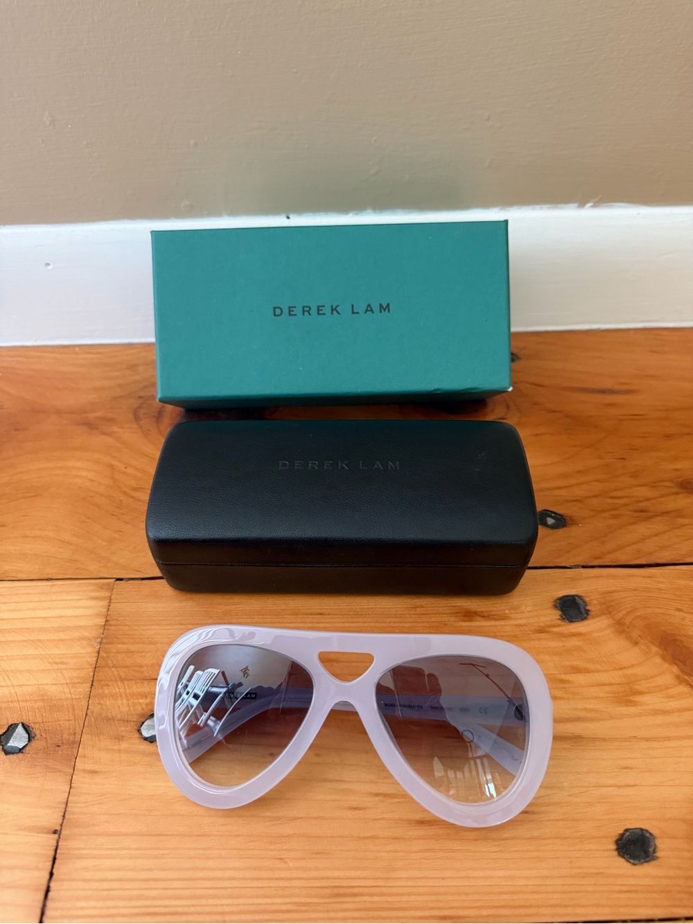 Derek Lam Pale Lilac Oversized Aviator Sunglasses Charlotte glasses with case